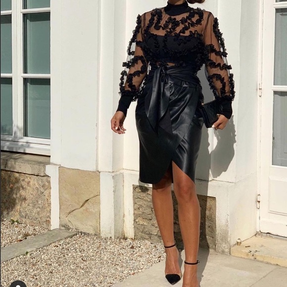 VGUC ZARA Blogger’s Fav| Constrasting Semi-Sheer Top - Picture 13 of 15